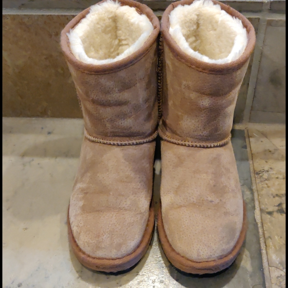 Lamo Youth Boots Sz 4